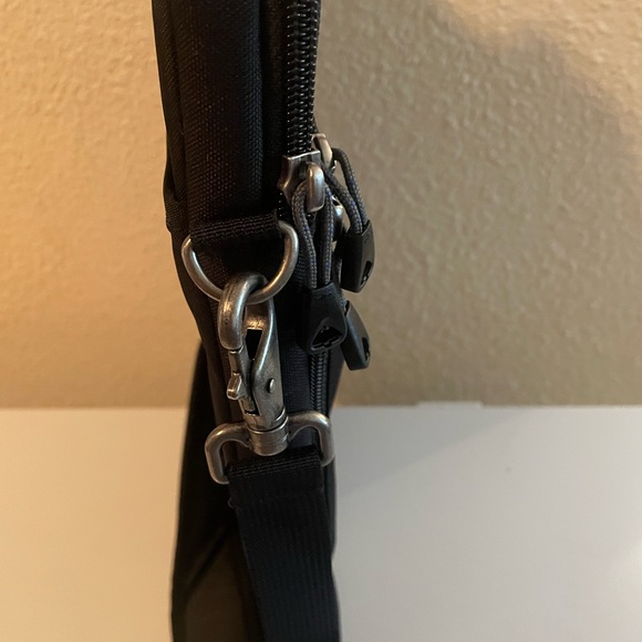 Canon Professional Service Shoulder / Crossbody Messengers/ Laptop Case Bag - Picture 4 of 12